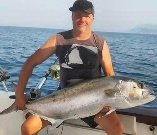У Бара в Черногории поймали крупного амберджека с лодки