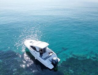 Из Limassol Marina на Karnic 2455: снасти, экипаж и условия выхода