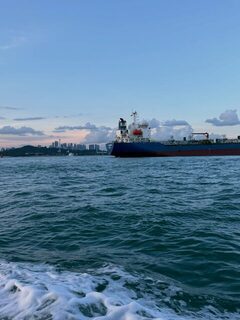 От острова Сентоза вышли на морскую рыбалку у Сингапура