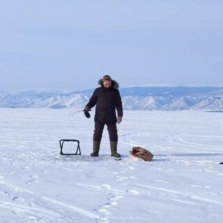 У Ольхона отправились с зимними снастями на лед Байкала