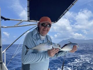 Сейшелы, остров Маэ - морская рыбалка троллингом с лодки на барракуду, ваху и дорадо в океане