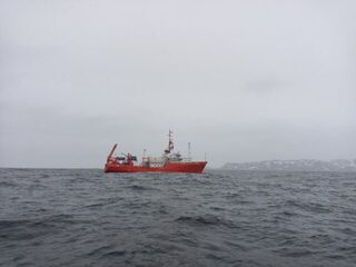 Териберка, Баренцево море: судно на проходе и догадка о ловле мойвы