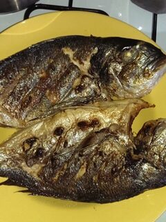 Рыба на решетке с лимоном и без соли