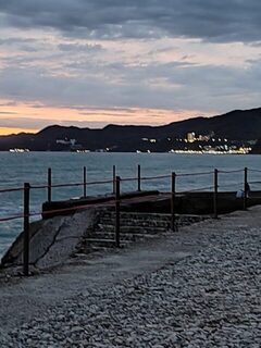 Водоросли и сильный накат на море, а скорпена с горбылем не откликнулись