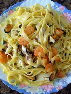 Тальятелле с морепродуктами, филе судака, мидиями и крилем