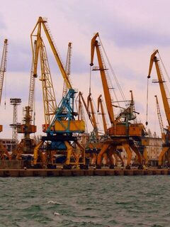 Штормовое море, пустой порт и клевые места без рыбаков на разведке