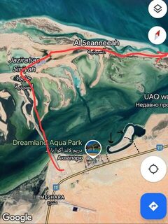 К островку правее аквапарка и молам Al Hamra