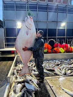 Осень 2023-го в Беринговом море: палтус на 202 фунта