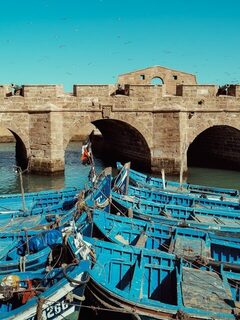Синие лодки у стен Эс-Сувейры: повседневная жизнь рыбацкой гавани