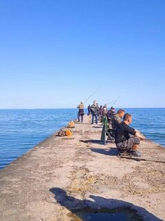 Потепление в Феодосии: чуларка подошла, рыбаки заняли пирсы