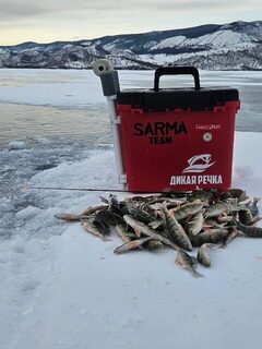 На Малом море Байкала нашли рыбу и половили со льда