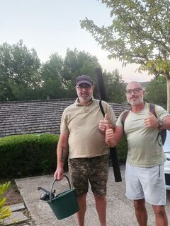 На Корсике готовимся к утренней рыбалке с родственниками