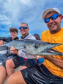 У Вануату ваху подошел близко к лоджу Ocean Blue Fishing