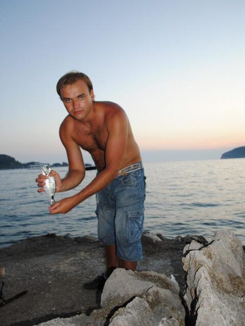 Черногория, Будва: рыбалка поплавочной удочкой на хлеб и кальмара в августе