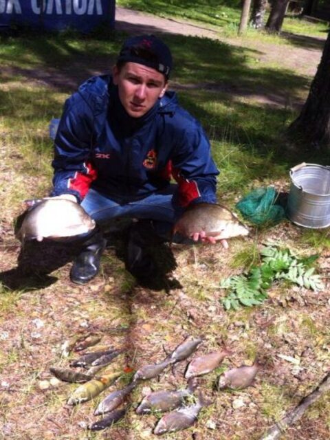 Рыбалка с лодки на побережье Финского залива: лещ, поплавок и переменчивая погода