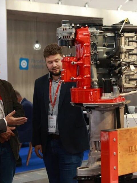 Дубненский подвесной мотор показали на Неве-2023