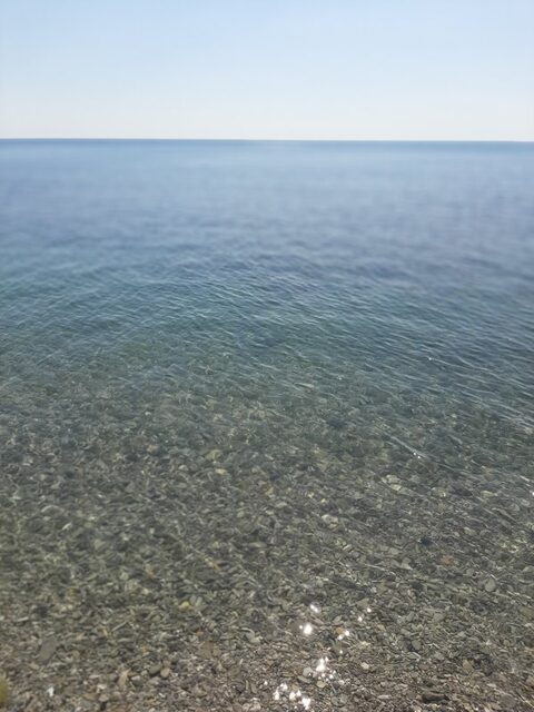 У берега глубоко, а вода словно зеркало