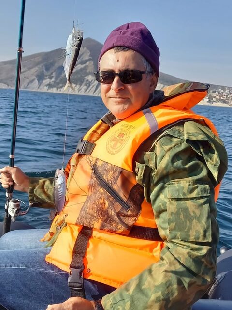 На Чёрном море рыбаки круглый год ловят с ПВХ лодок - фото января