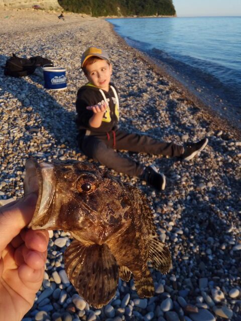 Первые скорпены и детский восторг от рыбалки на Чёрном море