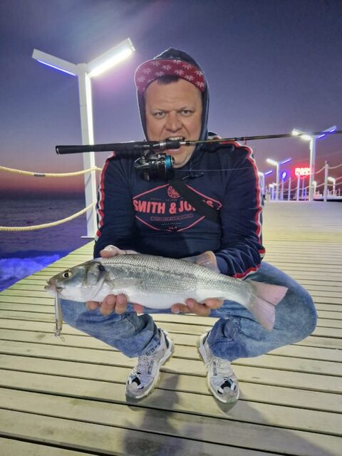 Турция, Анталийское побережье: морская рыбалка с воблером у пирса и сибас после утреннего нуля