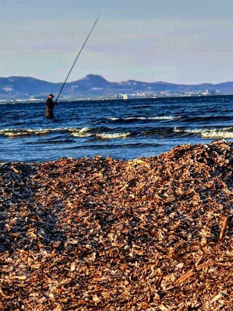 Зимний берег Глапсидеса: с удилищем в море у Фамагусты