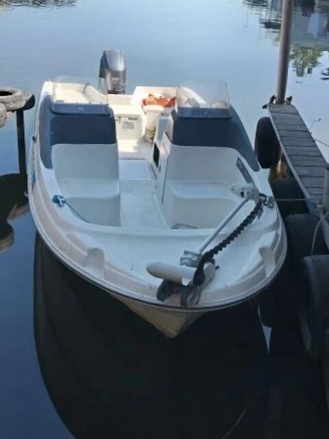 На Обском море спустили лодку у родных ворот к началу сезона
