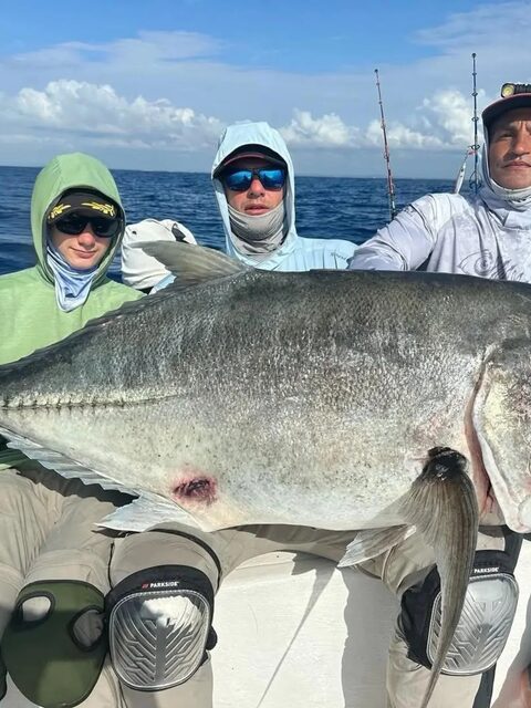 Крупный GT у Ватаму: морская рыбалка с Al Fathi Fishing Kenya