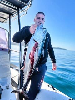 Тунец на борту после начала нашей морской рыбалки в Баре