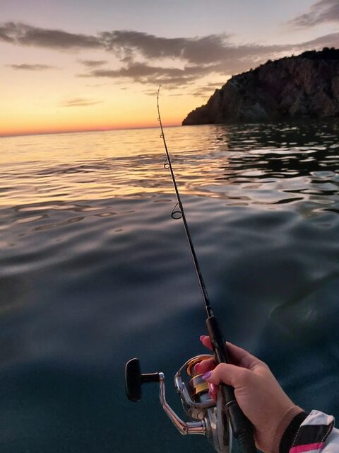 Из Бара к пляжам, пещерам и рыбалке с обедом у самого моря