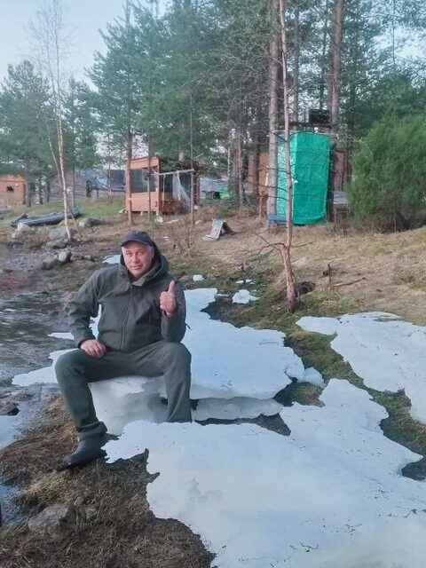 Вечером 25 мая зима держится вместе с сильным ветром