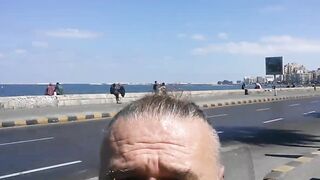 Нелегальная ловля сетью в центре Александрии, Египет / Fishing by fishnet in Alexandria
