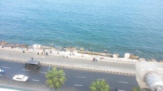 Нелегальная ловля сетью в центре Александрии, Египет / Fishing by fishnet in Alexandria