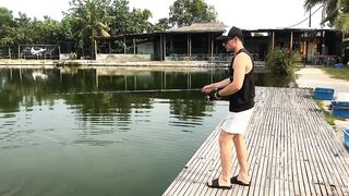 Fishing in Malaysia, KL, big grouper, vid 1