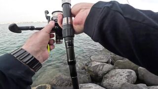 Рыбалка на волноломе возле порта Хайфы. Fishing on the breakwater near the port of Haifa.