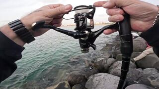 Рыбалка на волноломе возле порта Хайфы. Fishing on the breakwater near the port of Haifa.