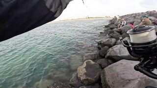 Рыбалка на волноломе возле порта Хайфы. Fishing on the breakwater near the port of Haifa.