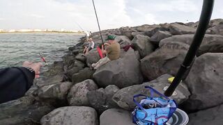 Рыбалка на волноломе возле порта Хайфы. Fishing on the breakwater near the port of Haifa.