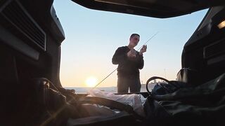 ПОКЛЕВКИ С КАЖДОГО ЗАБРОСА. Рыбалка в Абу-Даби. Ультралайт в море. ОАЭ