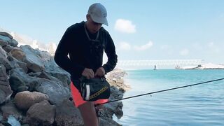 ПОКЛЕВКИ С КАЖДОГО ЗАБРОСА. Рыбалка в Абу-Даби. Ультралайт в море. ОАЭ