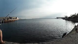 Морская рыбалка. Черное море - Туапсе. Ловля рыбы в Туапсе. Ловля с причала.