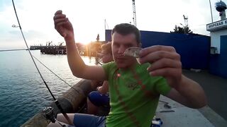 Морская рыбалка. Черное море - Туапсе. Ловля рыбы в Туапсе. Ловля с причала.