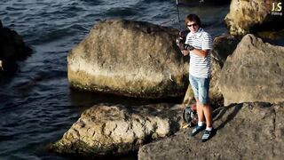 Алупка, Крым. Береговая рыбалка у волнореза