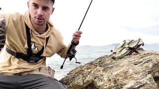 Дальян, Турция - рыбалка на Эгейском море у береговой кромки