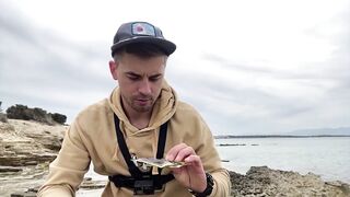 Дальян, Турция - рыбалка на Эгейском море у береговой кромки