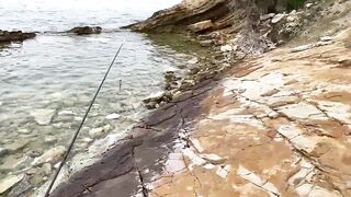 Дальян, Турция - рыбалка на Эгейском море у береговой кромки