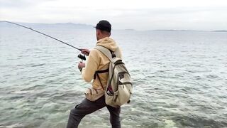 Дальян, Турция - рыбалка на Эгейском море у береговой кромки