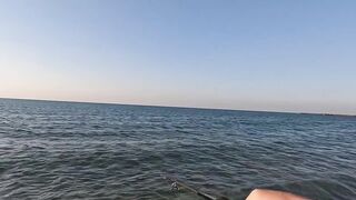 Рас-эль-Хайма, ОАЭ сарган на спиннинг у пирсов