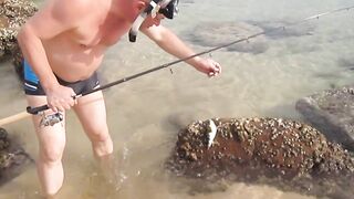 Тринкомали, Шри-Ланка выловил рыбку из Индийского океана