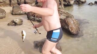 Тринкомали, Шри-Ланка выловил рыбку из Индийского океана