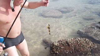 Тринкомали, Шри-Ланка выловил рыбку из Индийского океана